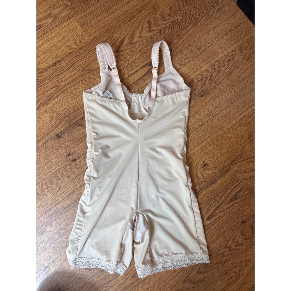 Cabernet Women Beige Full Body Shapewear Underwire Bra Style 8604 Size 36D - Picture 2 of 6